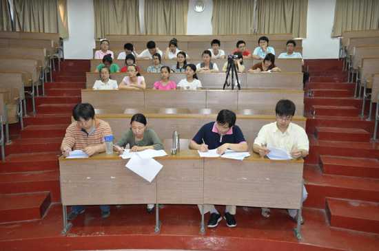 �������԰����˶�60�����ݽ�����