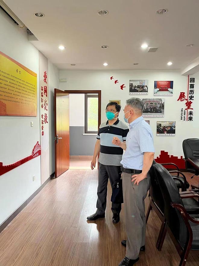 �Ϻ��������ڽ̾��쵼�߷û�����ѧԺ